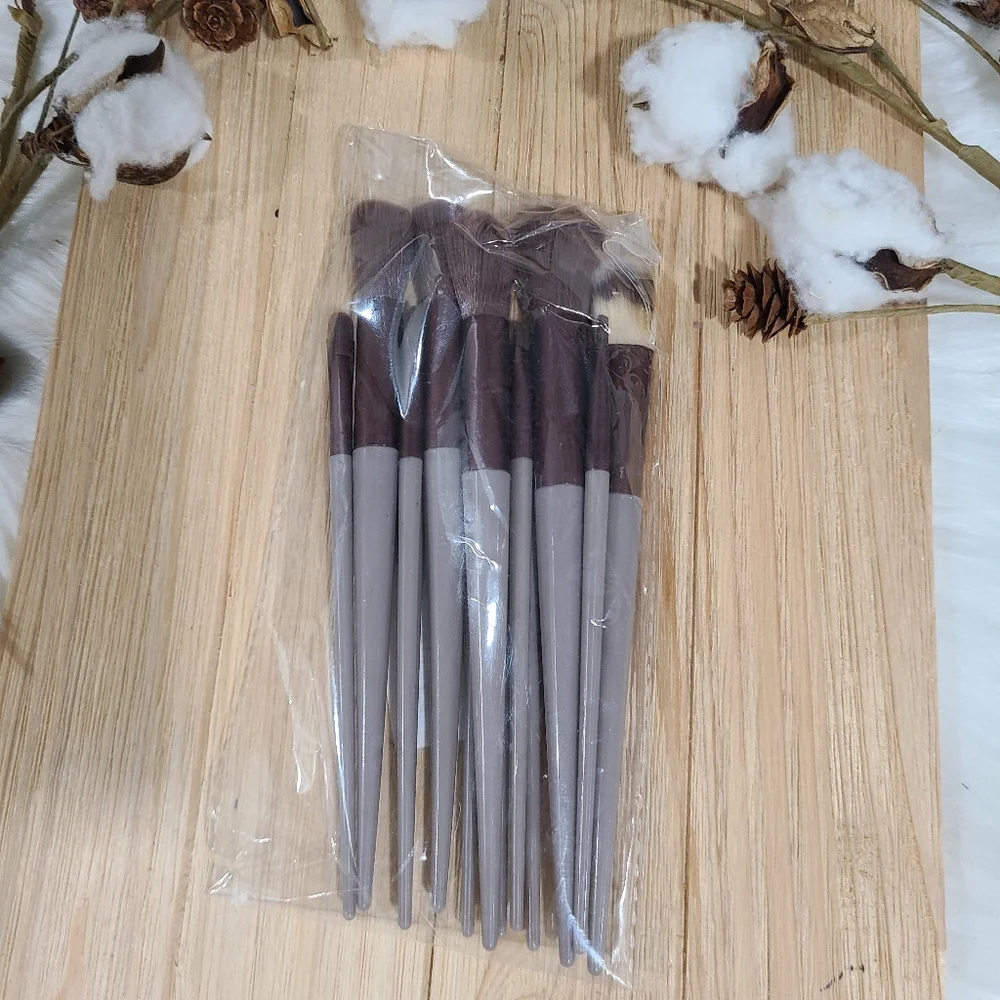 🎉🎉NEW🎉🎉 13PC MAROON HANDLE Makeup Brush Set
